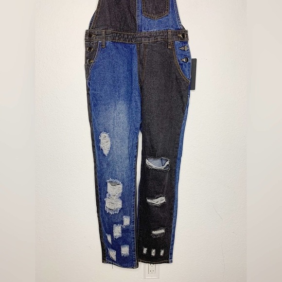NWT Fashion Nova American Bazi The Simple Life Two Tone Denim Overalls $49.99 - Picture 3 of 7